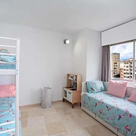 Estepona Marina, Modern Apartment, Sea Views, Balcony, Sleeps 6, Family Friendly Apartment