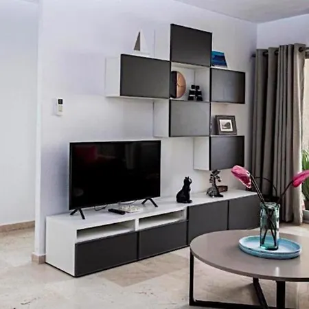 Estepona Marina, Modern Apartment, Sea Views, Balcony, Sleeps 6, Family Friendly Apartment