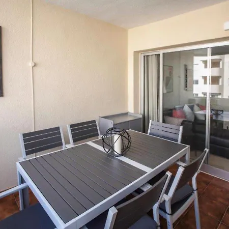 Estepona Marina, Modern Apartment, Sea Views, Balcony, Sleeps 6, Family Friendly Apartment