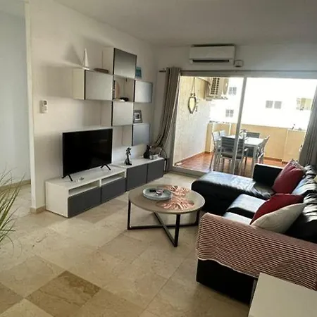 Marina, Modern Apartment, Sea Views, Balcony, Sleeps 6, Family Friendly 公寓 *