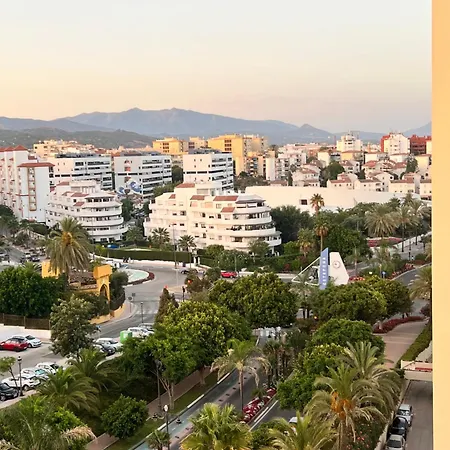 Apartment Estepona Marina, Modern Apartment, Sea Views, Balcony, Sleeps 6, Family Friendly Estepona