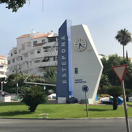 Estepona Marina, Modern Apartment, Sea Views, Balcony, Sleeps 6, Family Friendly Apartment *