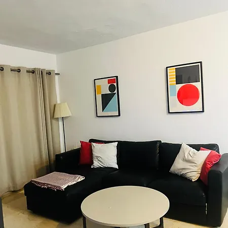 Marina, Modern Apartment, Sea Views, Balcony, Sleeps 6, Family Friendly 公寓